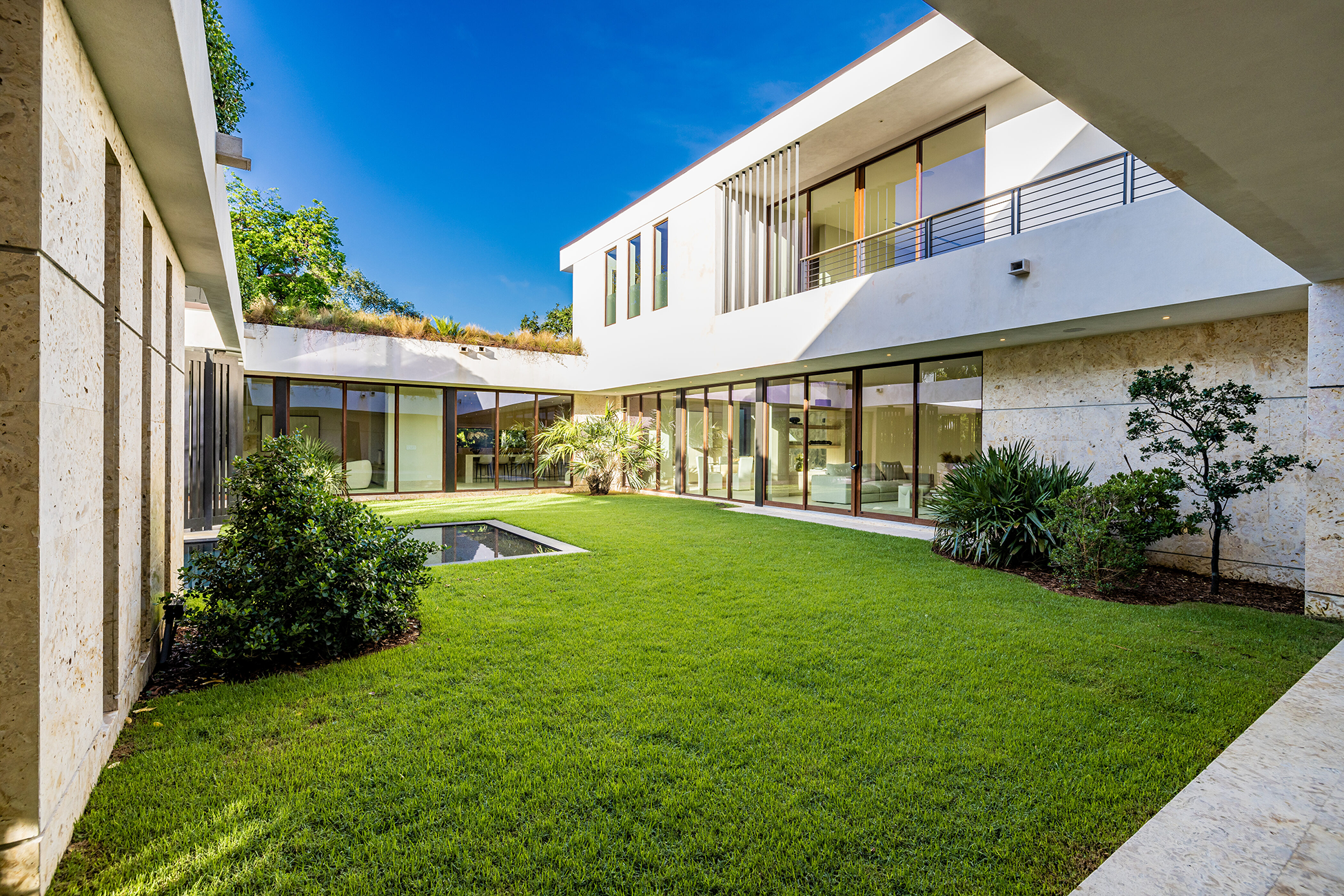 Poinciana_4550 Bay Point Rd Miami FL-print-003-120-2J9A0478-4200x2802-300dpi