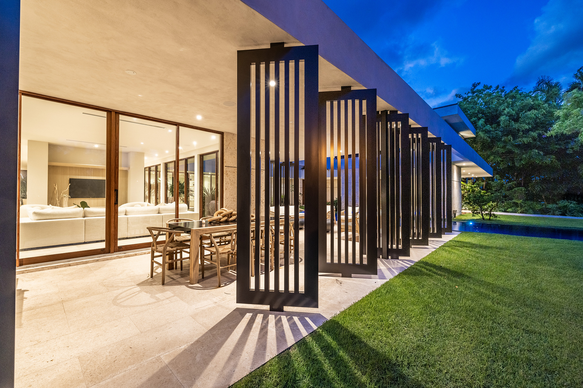 Poinciana_4550 Bay Point Rd Miami FL-print-020-113-2J9A0407HDR-4200x2802-300dpi