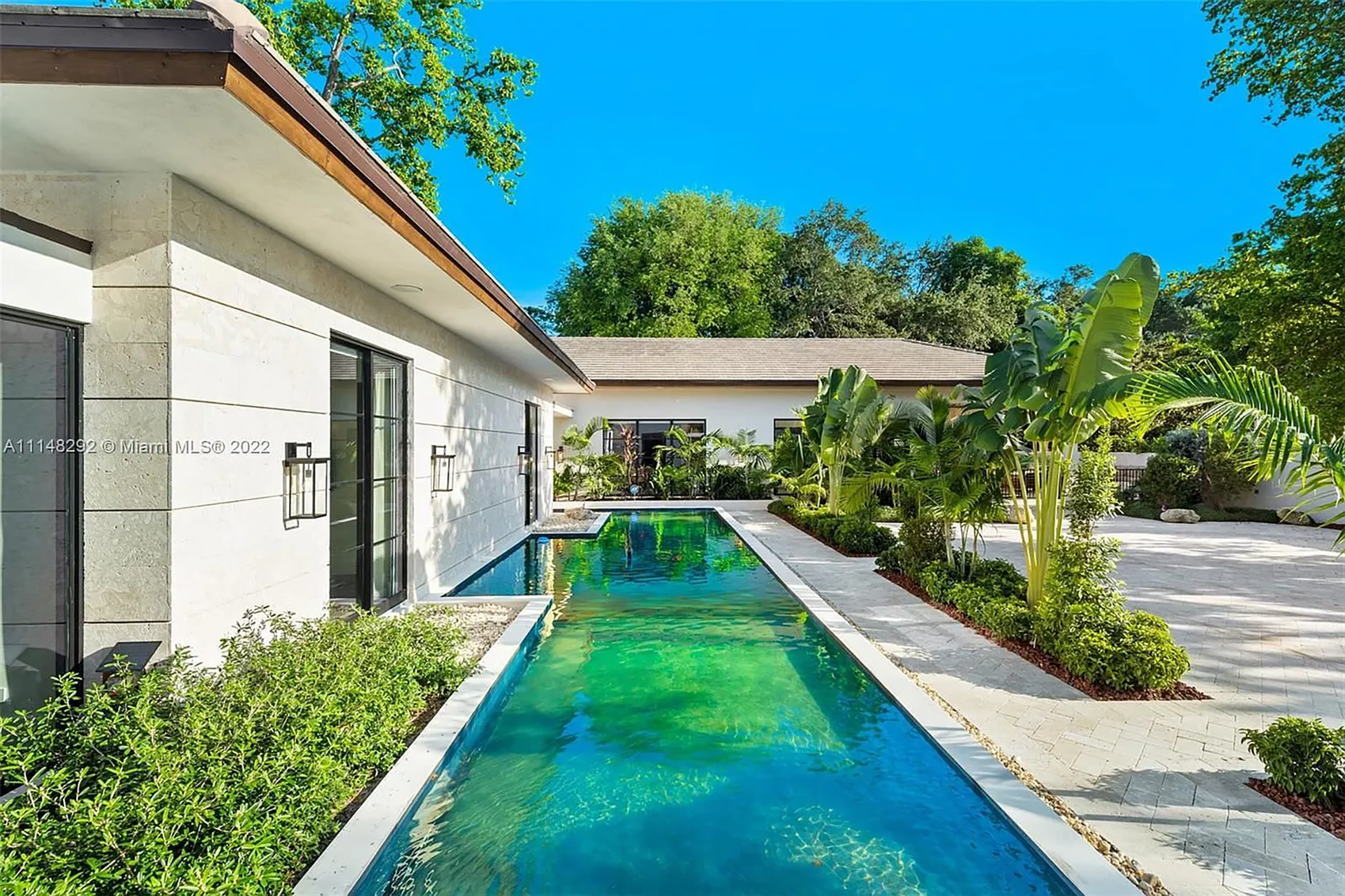 Robles_e25f8e844915bb93eda54db0804799c3-uncropped_scaled_within_1536_1152